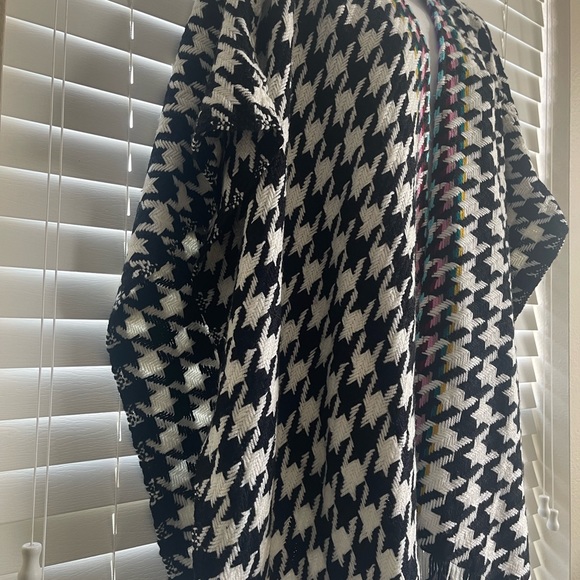 Chico’s Houndstooth Ruana Ponchó - Picture 8 of 10